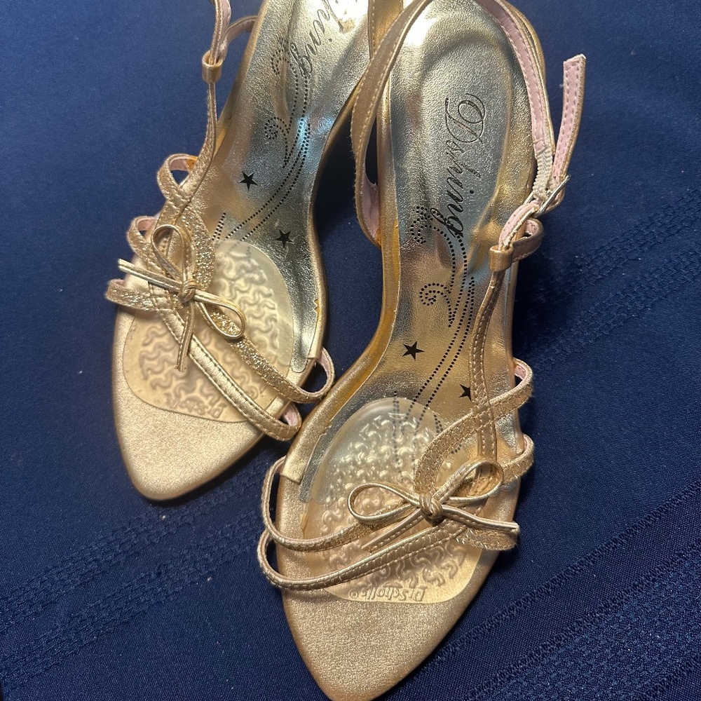 Metallic gold bow accent kitten heels - 7